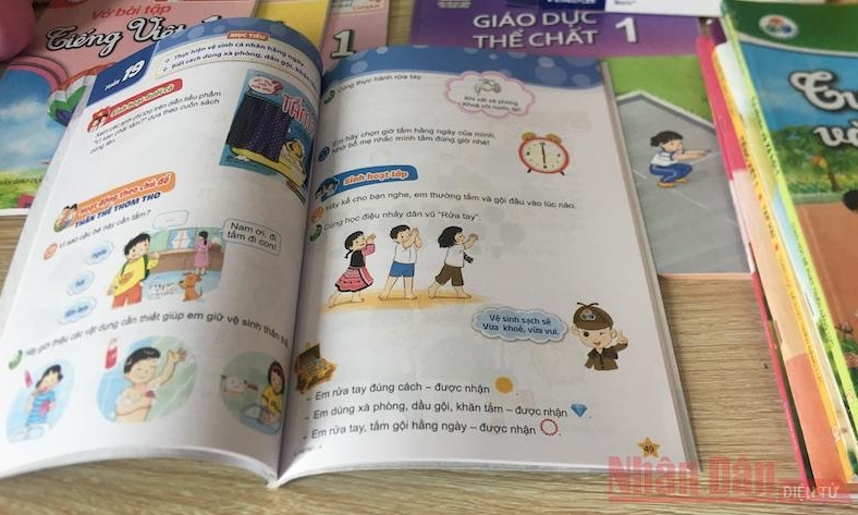 Giữ giá sách giáo khoa hợp lý nhất có thể