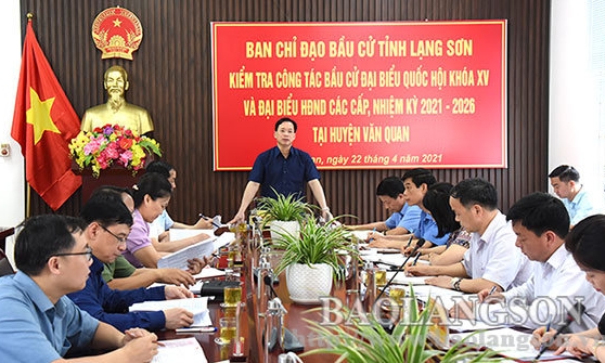 Kiểm tra công tác bầu cử tại huyện Văn Quan