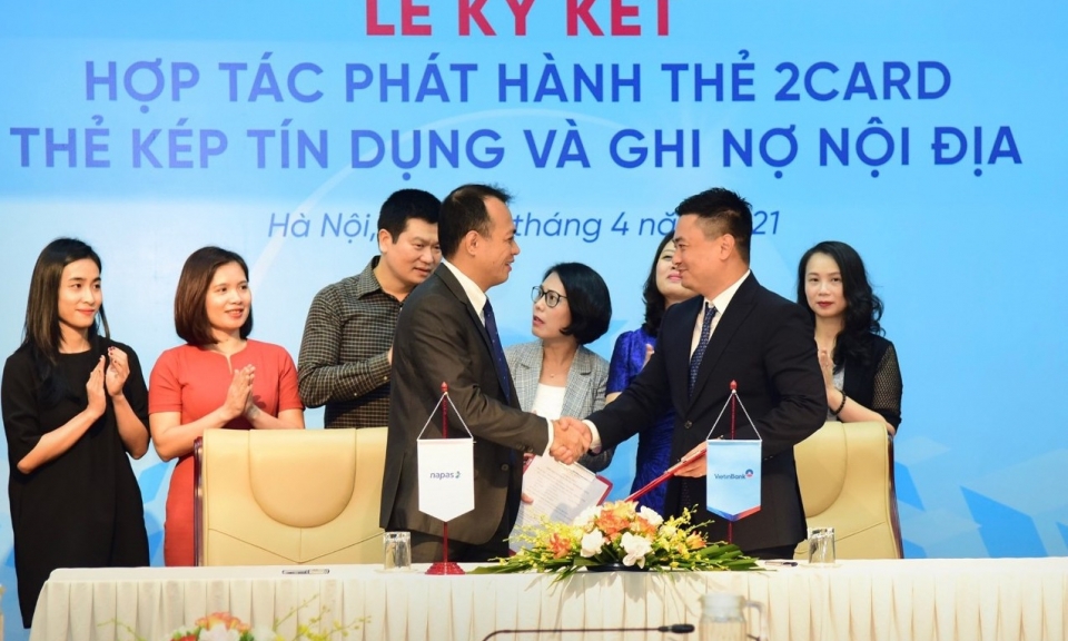 Hợp tác phát hành dòng thẻ nội địa 2 trong 1 lần đầu tại Việt Nam