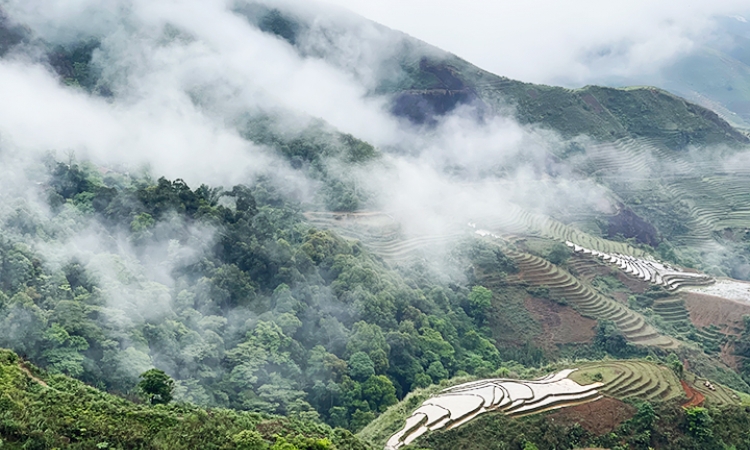 Tà Xùa mây trắng bay