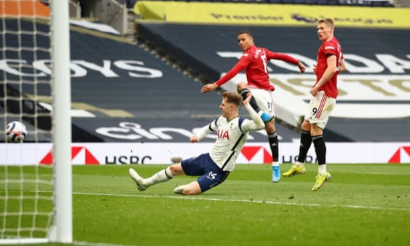 Man United thắng Tottenham 3-1 trên sân khách