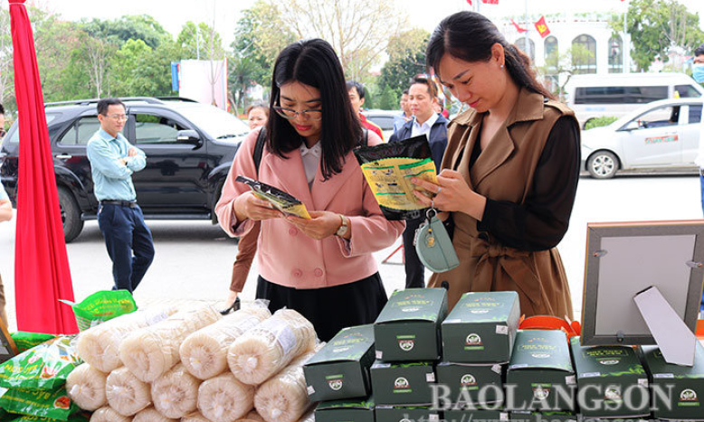 Đồng chí Tô Huy Rứa thăm Trung tâm Điều dưỡng thương binh Kim Bảng