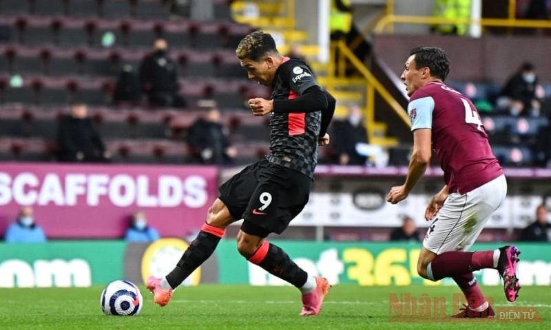 Thắng Burnley 3-0, Liverpool trở lại tốp 4