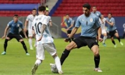 Copa America 2021: Messi kiến tạo giúp Argentina vượt qua Uruguay