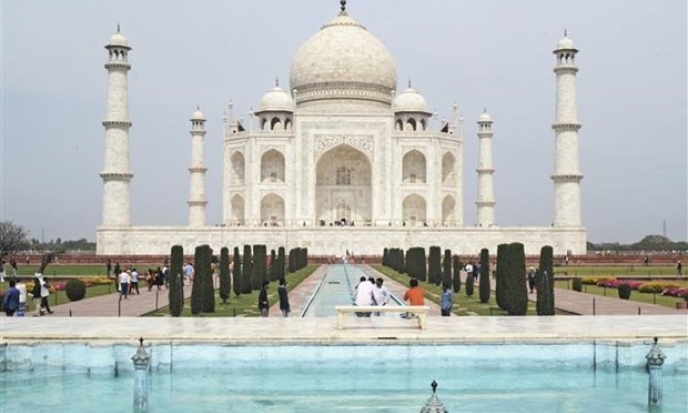 Dịch COVID-19: Ấn Độ mở cửa trở lại ngôi đền Taj Mahal