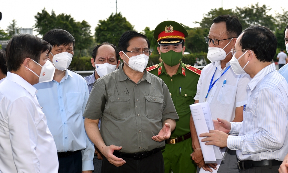 sức tránh quan liêu, “xa dân”, triển khai các giải pháp mới quyết liệt, mạnh mẽ, hiệu quả hơn để dập dịch