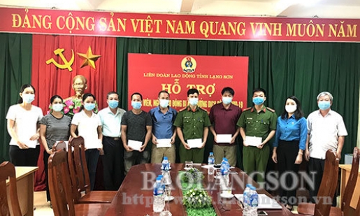 LĐLĐ tỉnh trao hỗ trợ cho đoàn viên bị ảnh hưởng COVID-19 tại Hữu Lũng