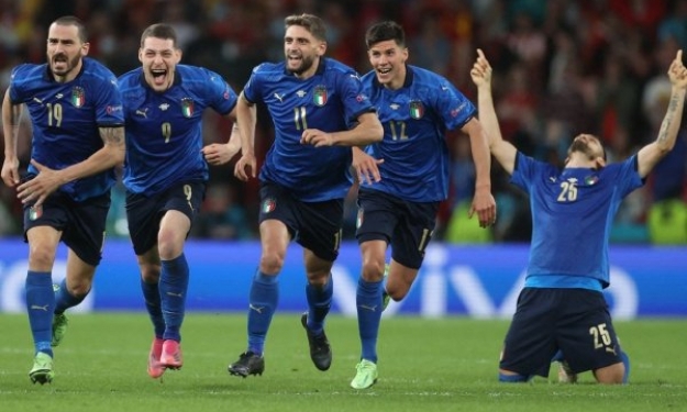 Cận cảnh cuộc đấu kinh điển Italia - Tây Ban Nha ở bán kết EURO 2020