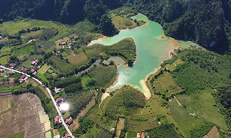 Hồ Nong Dùng - Hạ Long thu nhỏ giữa đại ngàn Xứ Lạng