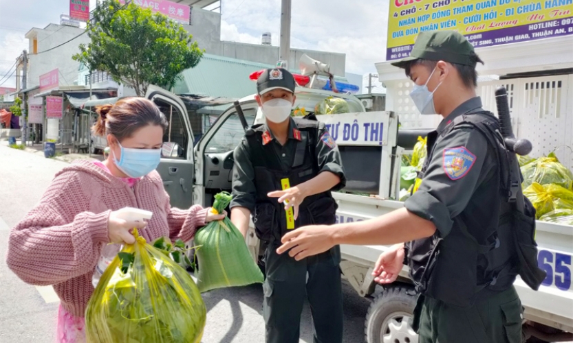 Khẩn trương trợ giúp người dân nơi “vùng đỏ”