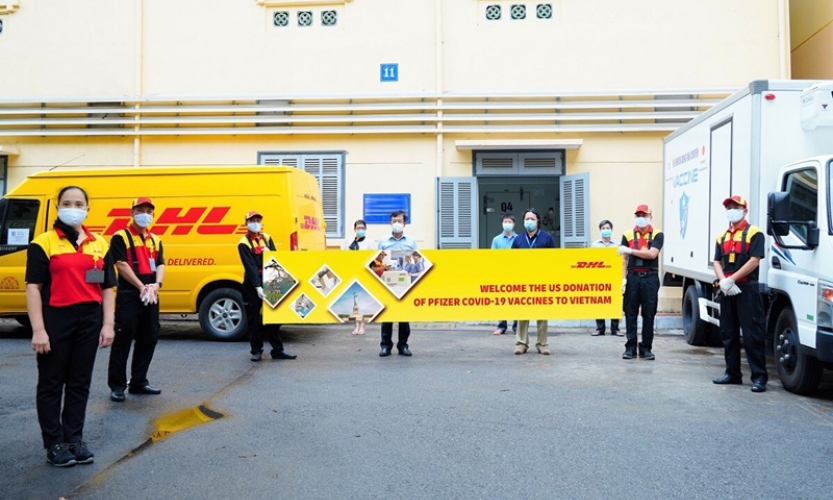 DHL vận chuyển lô vaccine ngừa Covid-19 về Việt Nam