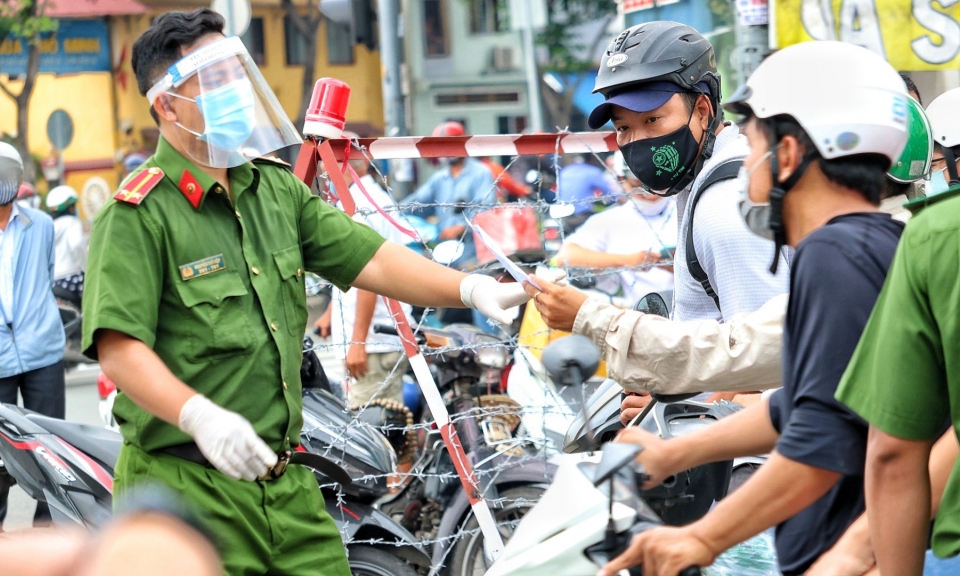 Lực lượng công an quyết liệt, mạnh mẽ, linh hoạt trong phòng, chống dịch