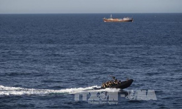Cơ quan an ninh hàng hải Anh nghi một tàu bị cướp biển tấn công