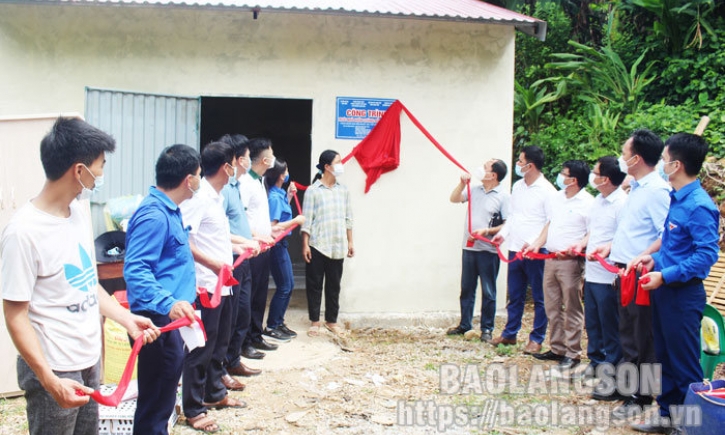 Huyện đoàn Lộc Bình: Khánh thành và bàn giao ngôi nhà Khăn quàng đỏ tại xã Hữu Lân