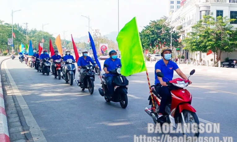 Các huyện, thành đoàn, đoàn trực thuộc: Đồng loạt ra quân tuyên truyền an toàn giao thông