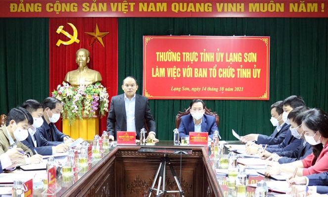 Tập trung xây dựng đội ngũ cán bộ đủ phẩm chất, năng lực, uy tín ngang tầm nhiệm vụ