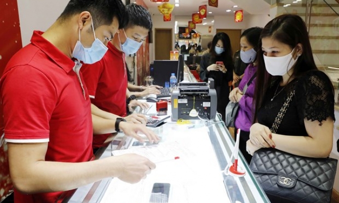 Giá vàng SJC quay đầu giảm, tỷ giá trung tâm cộng thêm 4 đồng