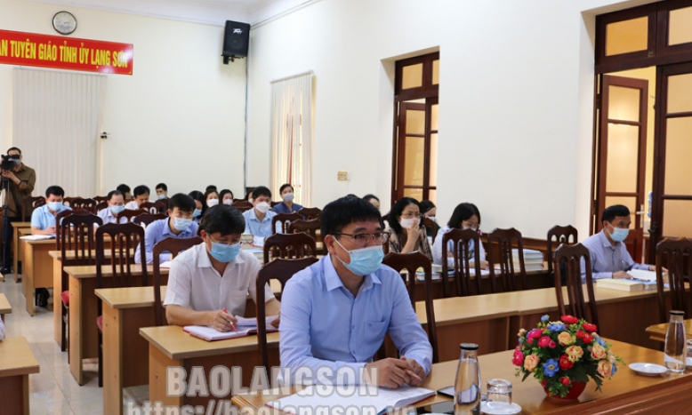 Hội nghị báo cáo viên trung ương: Thông báo nhanh kết quả Hội nghị lần thứ tư Ban Chấp hành Trung ương