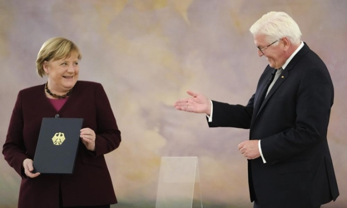 Thủ tướng Đức Angela Angela Merkel nhận quyết định miễn nhiệm sau 16 năm tại vị