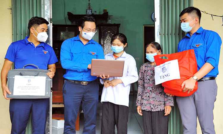 Lan tỏa chương trình "Sóng và máy tính cho em"