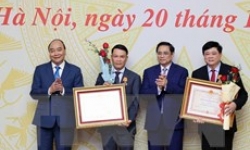 Khen thưởng, trao quyết định nghỉ hưu cho 10 Ủy viên TW Đảng khóa XII