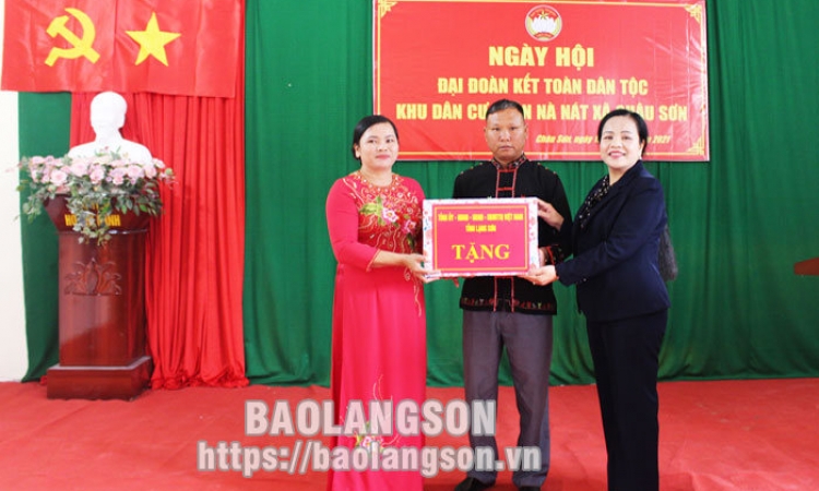 Lãnh đạo tỉnh dự ngày hội đại đoàn kết toàn dân tộc tại Đình Lập, Văn Lãng