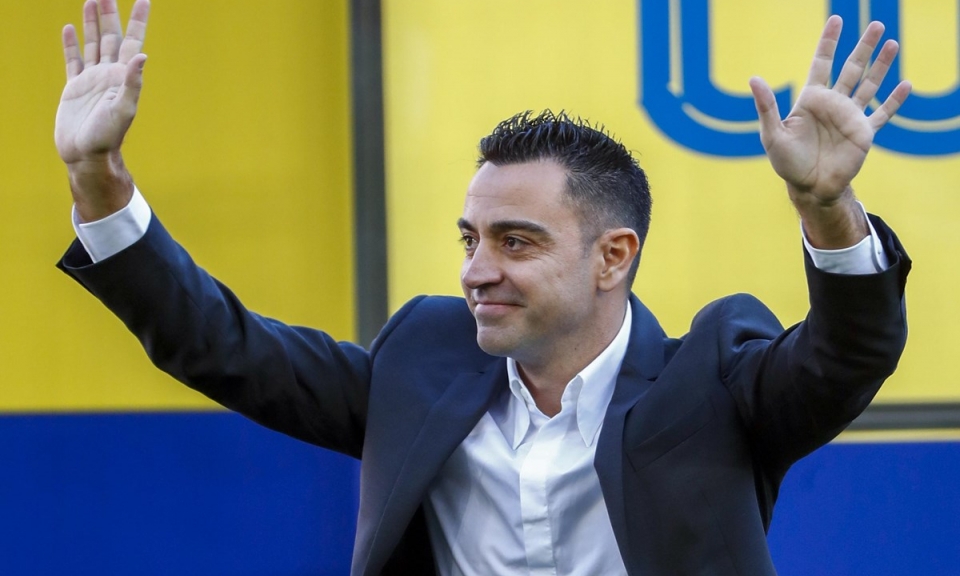 Xavi chính thức ra mắt với tư cách HLV Barcelona trên sân Camp Nou