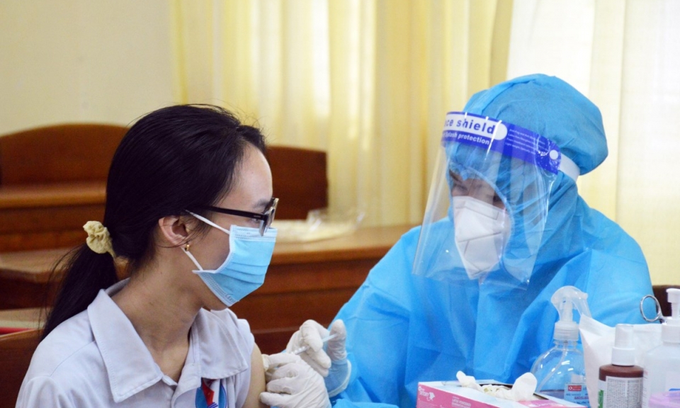 Sớm có phương án tiêm vaccine phòng COVID-19 cho học sinh