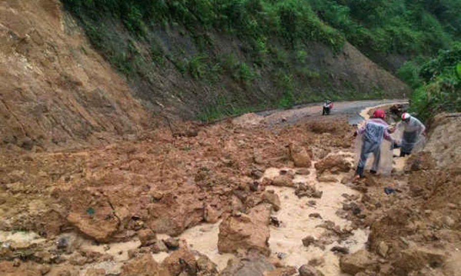 Vùng núi Trung Bộ đề phòng lũ quét, sạt lở đất