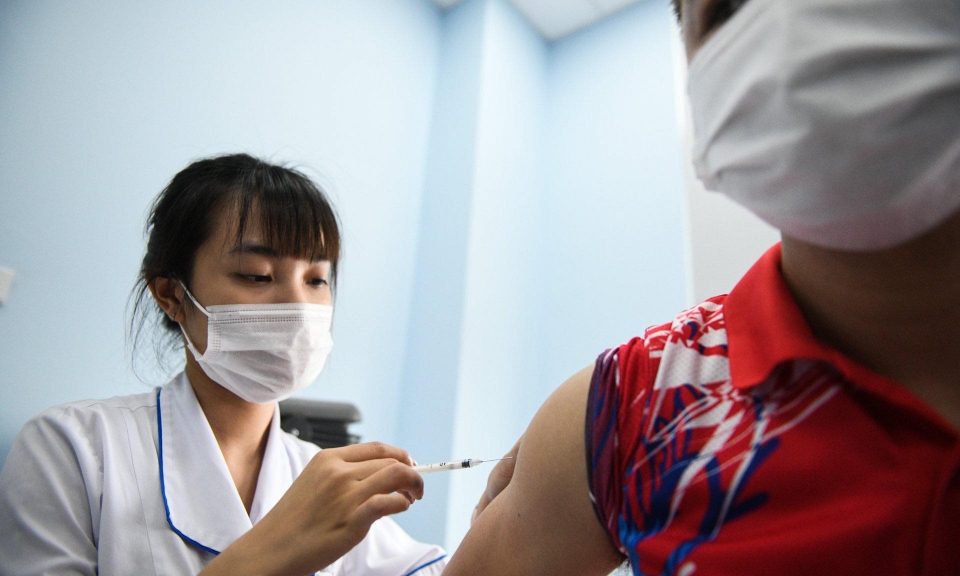 F1 tiêm đủ 2 mũi vaccine có bắt buộc phải cách ly tập trung không?