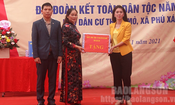 Lãnh đạo tỉnh dự ngày hội đại đoàn kết toàn dân tộc