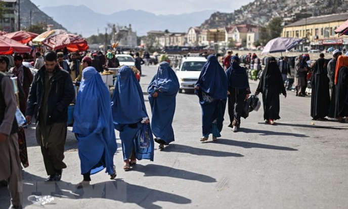 Taliban yêu cầu phụ nữ không đi quá 72km nếu không có nam giới đi cùng