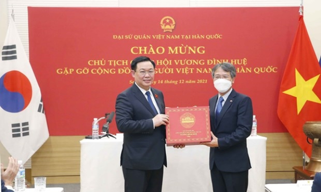 Quốc hội Vương Đình Huệ thăm, đặt biển tên và gặp gỡ cộng đồng người Việt tại Trụ sở mới của Đại sứ quán