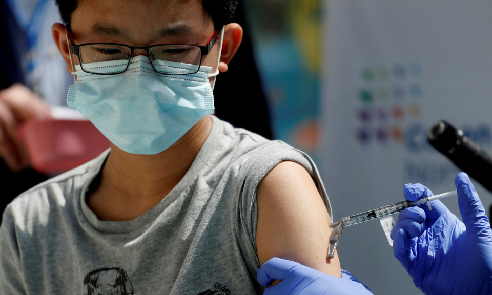 Singapore triển khai tiêm vaccine phòng COVID-19 cho trẻ 5-11 tuổi