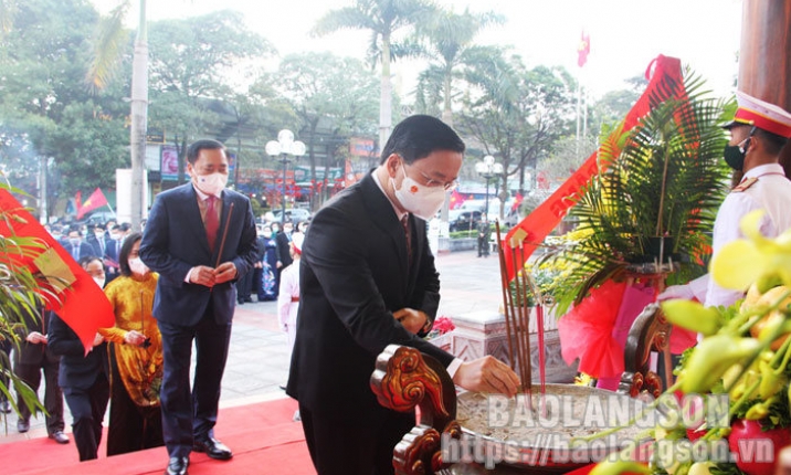 Lãnh đạo tỉnh dâng hương nhân dịp Tết Nguyên đán Nhâm Dần 2022