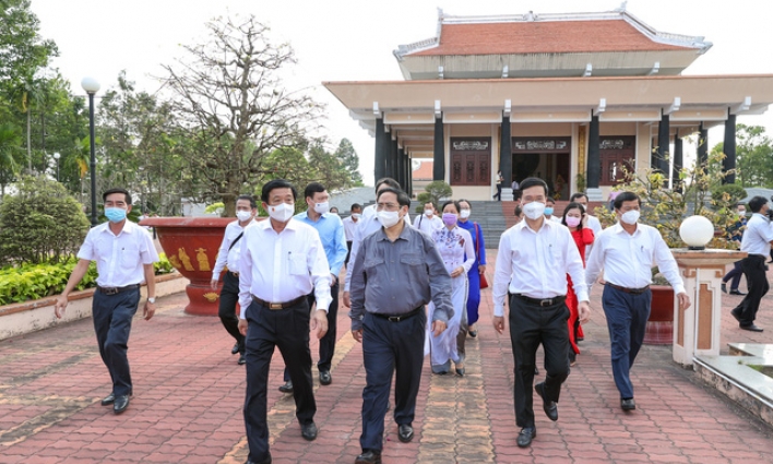 Thủ tướng Phạm Minh Chính dâng hương tưởng niệm đồng chí Phạm Hùng và đồng chí Võ Văn Kiệt