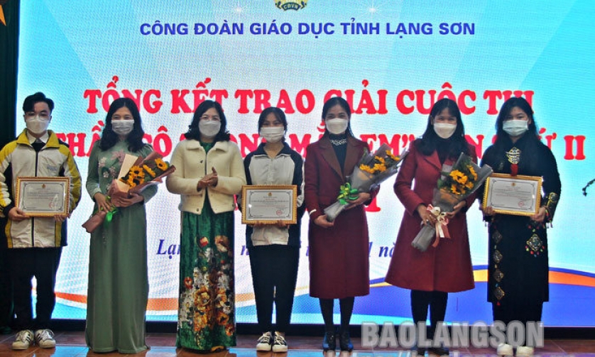 Công đoàn giáo dục sơ kết học kì I và trao giải cuộc thi “Thầy cô trong mắt em” năm 2021