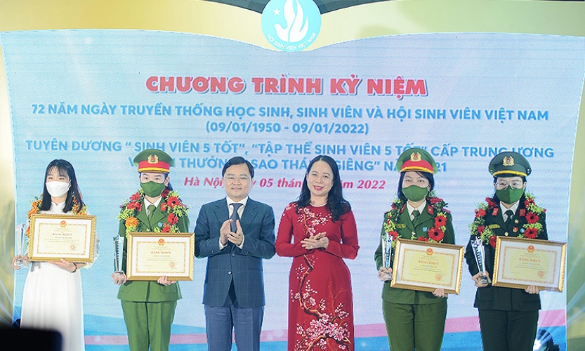 Tuyên dương 291 “Sinh viên 5 tốt” và 109 “Sao Tháng Giêng”