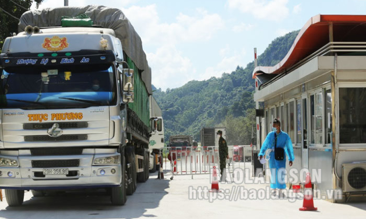 Số lượng xe chở hàng hóa xuất khẩu thông quan qua cửa khẩu Tân Thanh còn hạn chế