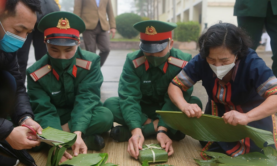 Khai mạc chương trình “Gói bánh chưng xanh cùng người nghèo ăn Tết năm 2022”