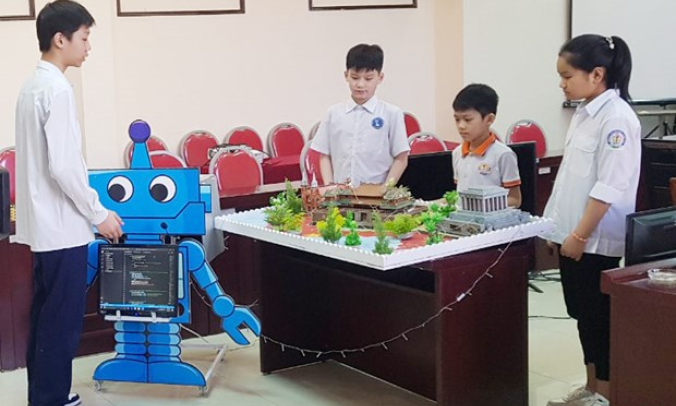 Robot hướng dẫn viên du lịch - phần mềm sáng tạo của học sinh Hà Nội