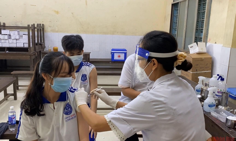 Sớm hoàn thành tiêm vaccine Covid-19 cho trẻ từ 12 đến 17 tuổi