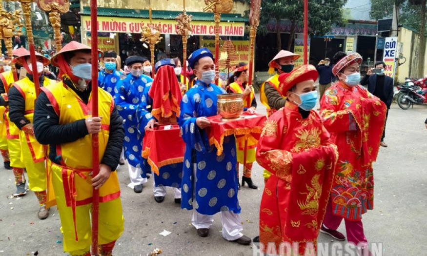 Người dân tới lễ chùa Tam Thanh và chùa Bắc Nga chấp hành nghiêm các quy định phòng, chống dịch