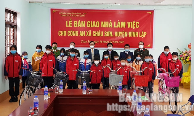 Đình Lập: Bàn giao trụ sở làm việc cho lực lượng Công an xã