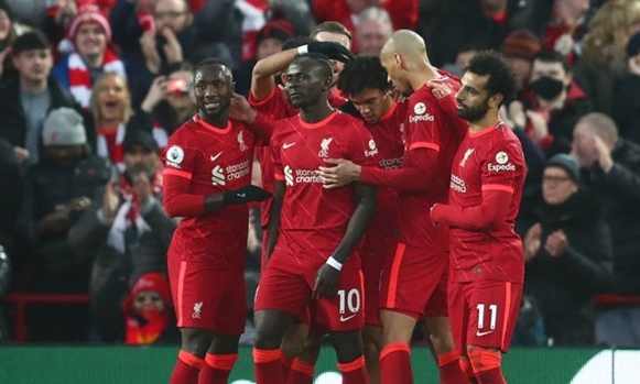 Liverpool chỉ còn kém Man City 3 điểm, Chelsea thắng 'hủy diệt'