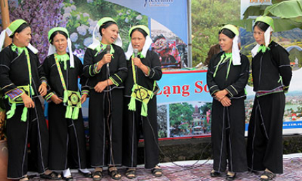 Cao Lộc: Gìn giữ vẻ đẹp độc đáo trong trang phục của người Nùng Phàn Slình Cúm Cọt