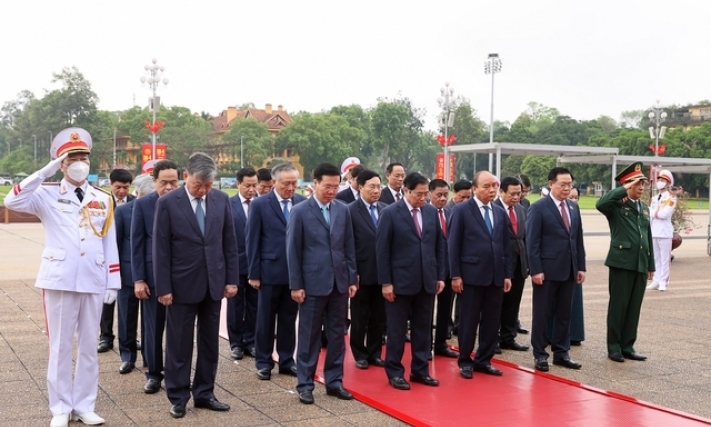 Lãnh đạo Đảng, Nhà nước viếng Chủ tịch Hồ Chí Minh nhân 47 năm Ngày thống nhất đất nước