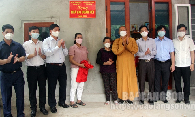 Khánh thành và bàn giao nhà “Đại đoàn kết” tại huyện Đình Lập