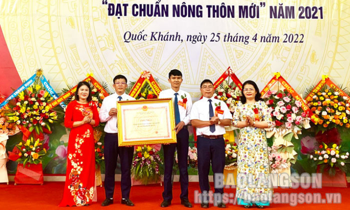 Quốc Khánh đón bằng đạt chuẩn nông thôn mới