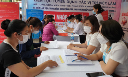 1.000 học sinh, người lao động tham gia Ngày hội tư vấn hướng nghiệp, giới thiệu việc làm tại huyện Hữu